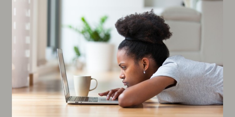 oung black female learning online